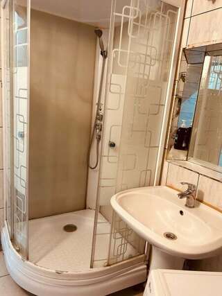 Гостиница Бельведеръ Выборг Общий номер для мужчин и женщин с 8 кроватями-3